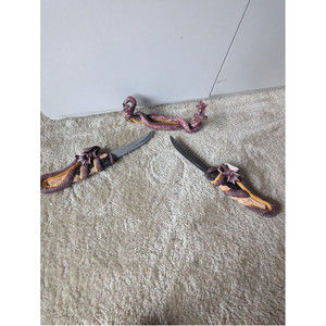 Dual Collectible Dragon Knifes And Stand